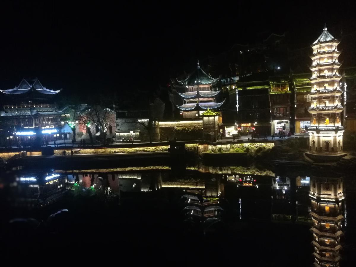 沱江缘民宿 Fenghuang Exterior foto