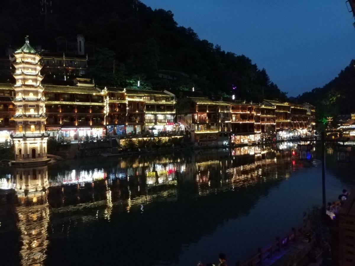 沱江缘民宿 Fenghuang Exterior foto