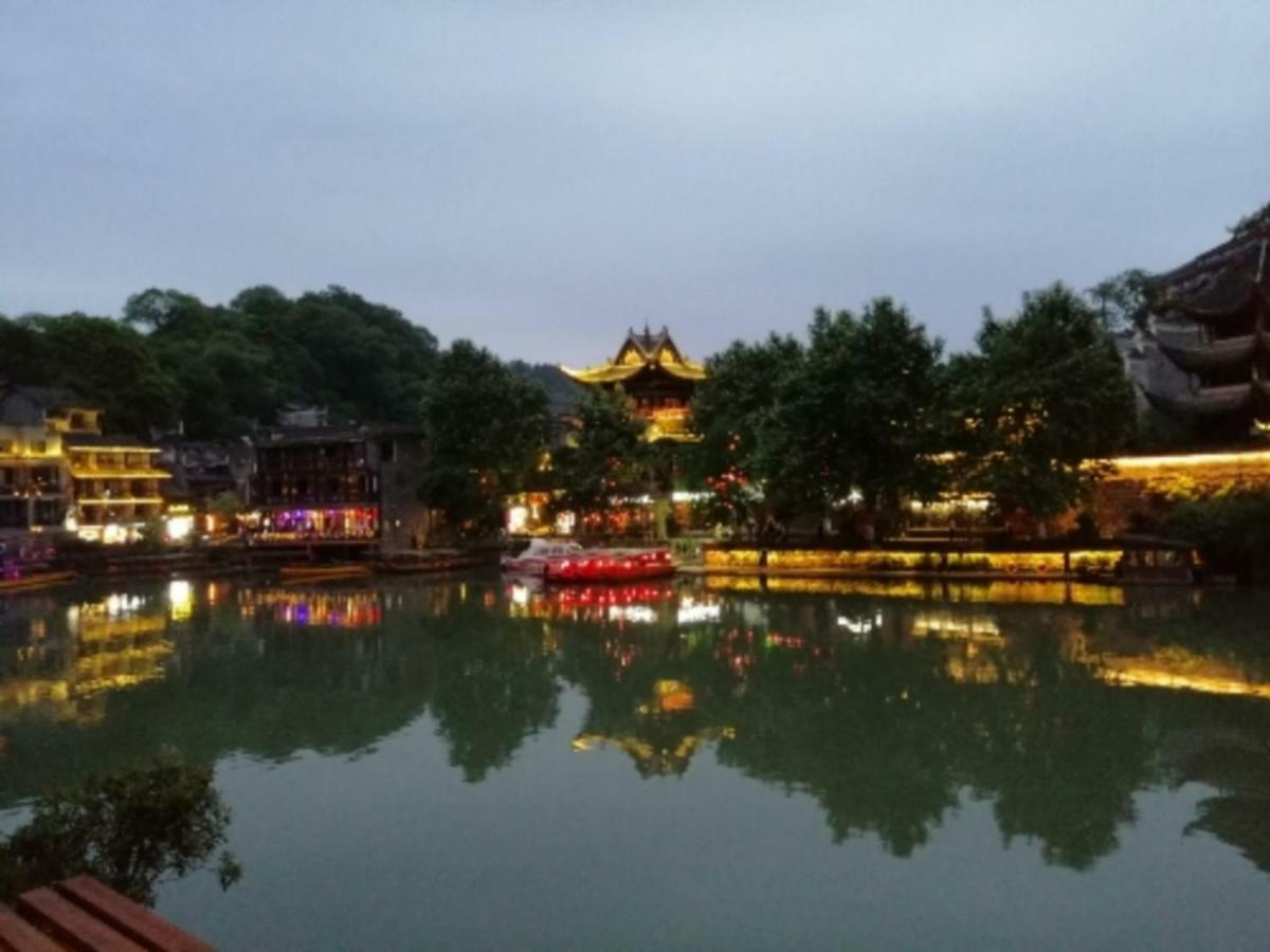 沱江缘民宿 Fenghuang Exterior foto